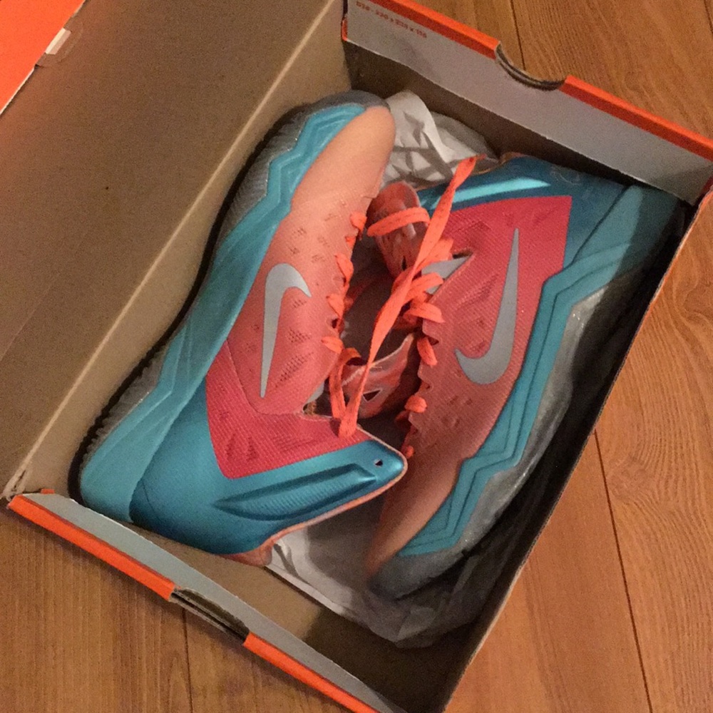 Size 9 Women’s Nike Zm Hyperquickness TB